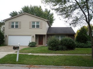 1433 Mill Creek Dr, Buffalo Grove, IL 60089
