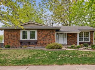 722 Reinke Rd, Ballwin, MO 63021