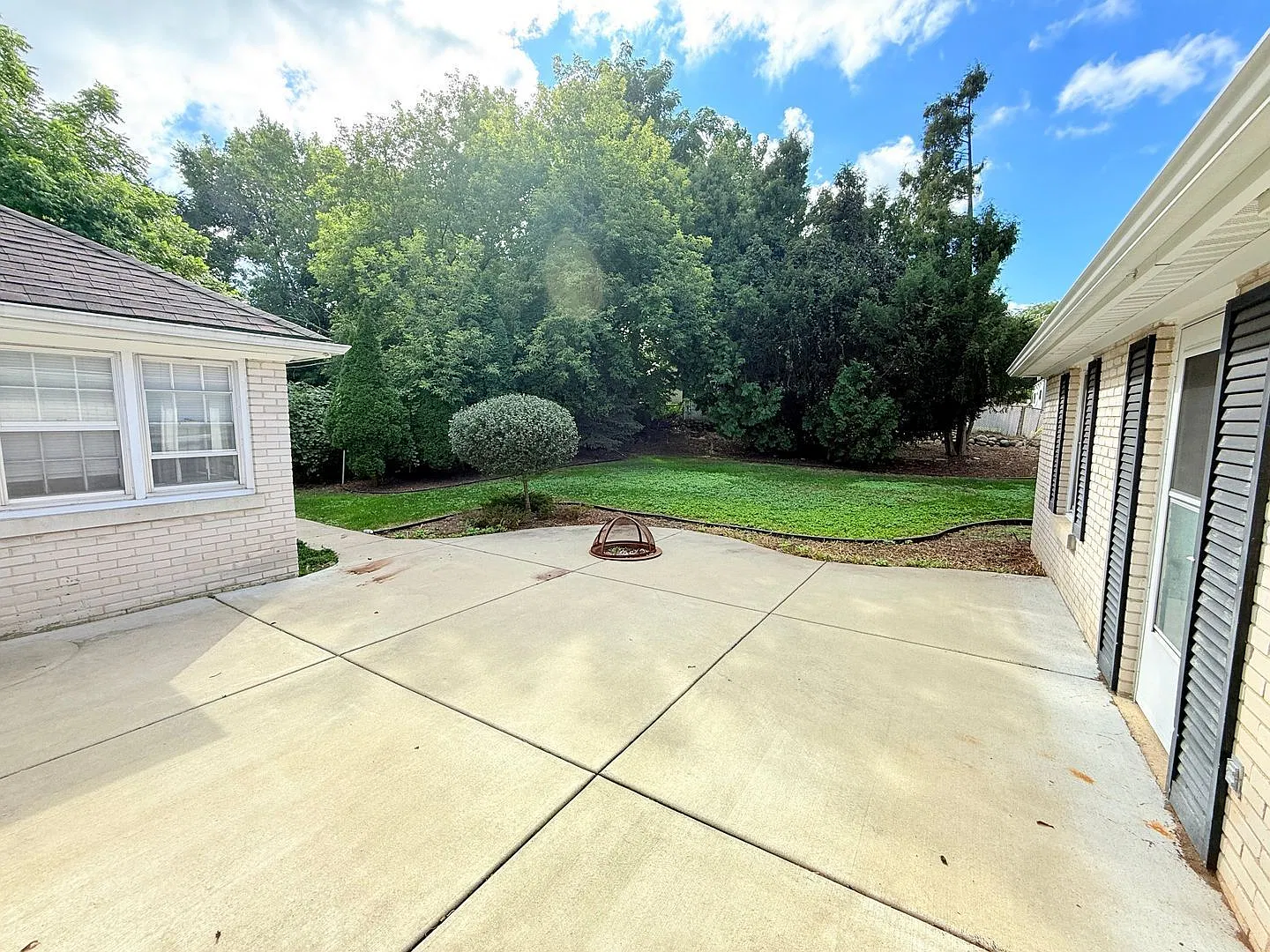 3 bed, 2.0 bath, 1548 sqft, $2,898 — Photo 2