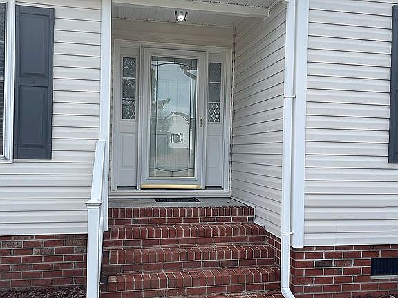 4th image of 2114 Brookview Pl