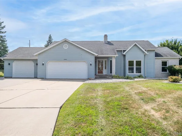 5005 Cedarbrook Dr, Saginaw, MI 48603