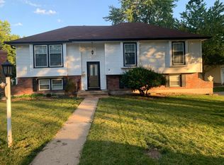 217 Sunset Ln, Belton, MO 64012