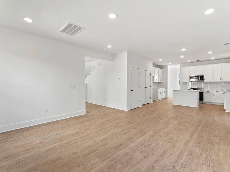 141 Rose Hannah Dr — Photo 9