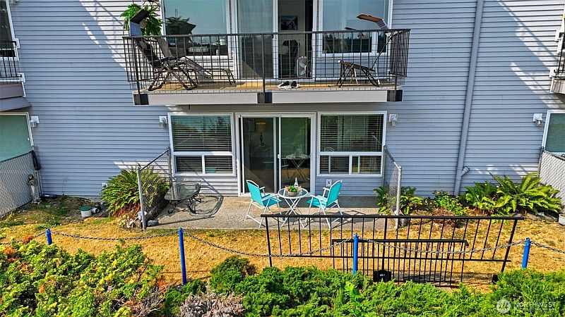 2nd image of 924 Shorewood Drive #D39