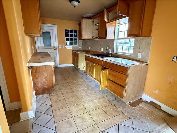 4th image of 5829 Goforth St