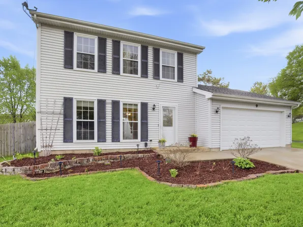 9 Chaucer Ln, Streamwood, IL 60107