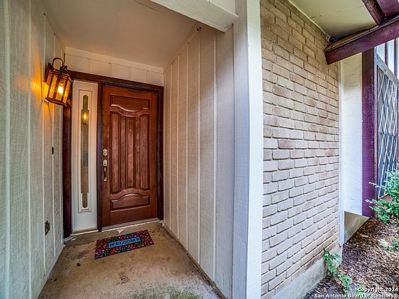 5th image of 8515 PENDRAGON ST