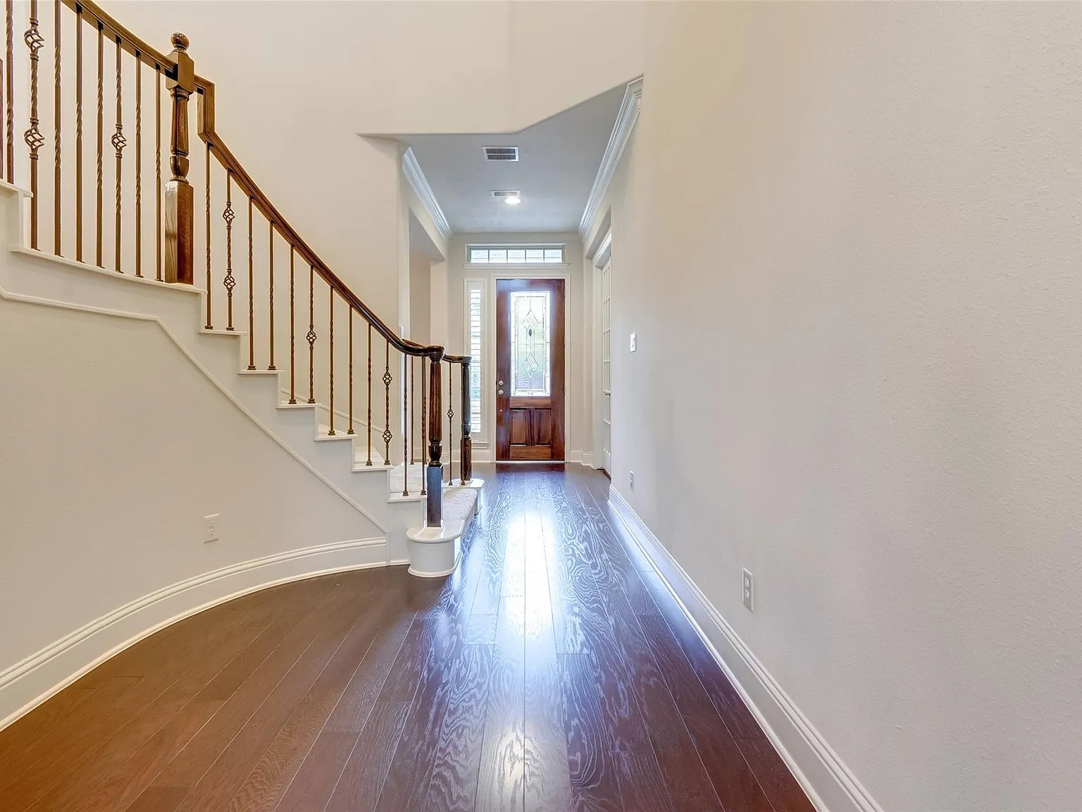 5 bed, 4.5 bath, 4200 sqft, $4,150 — Photo 4