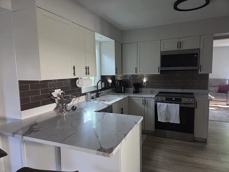 6310 Squire Dr NE — Photo 2