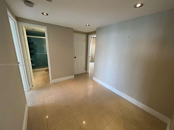 4th image of 1200 West Ave APT 725