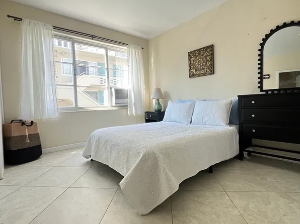 1627 Ala Wai Blvd APT 202, Honolulu, HI 96815