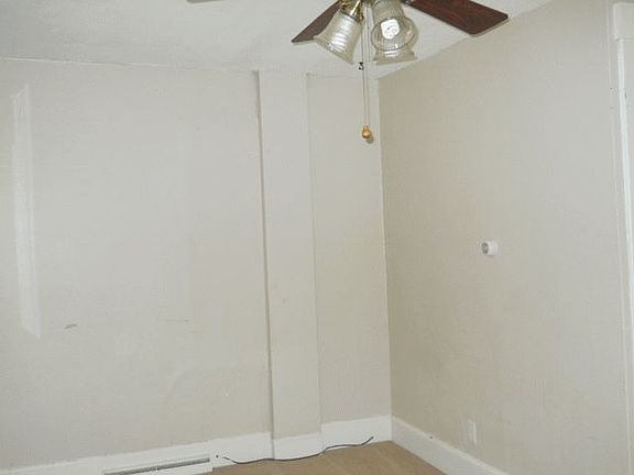 3rd image of 146 1/2 N Loomis St