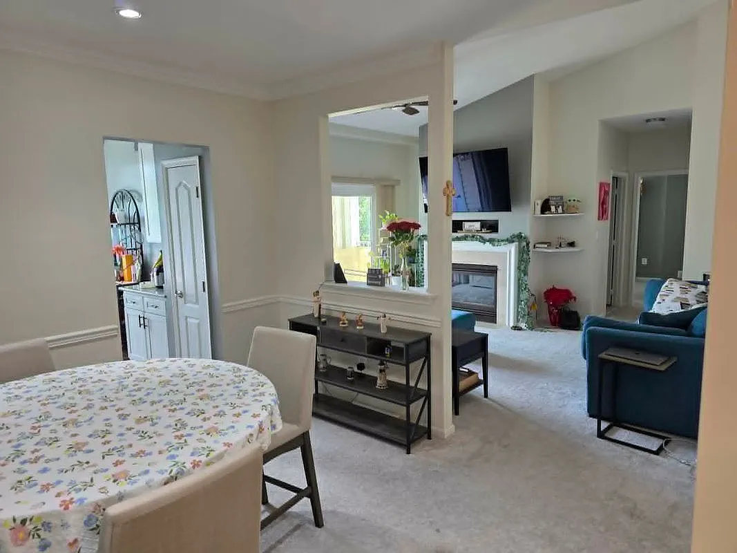 2 bed, 2.0 bath, 1121 sqft, $2,600 — Photo 4