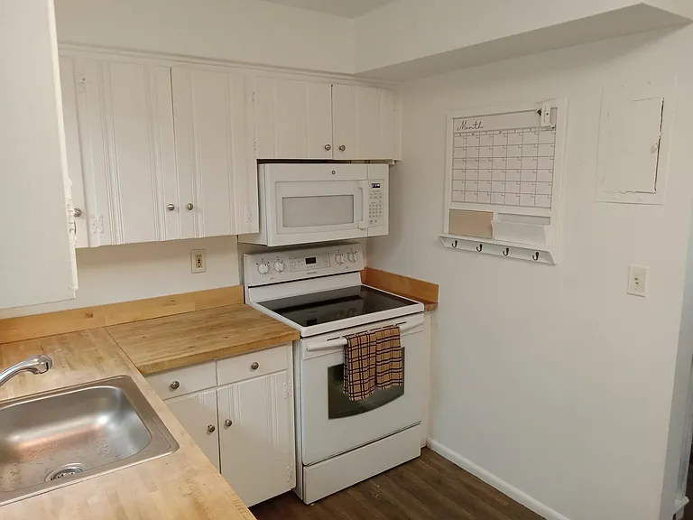 2575 SE 1st Ct — Photo 5