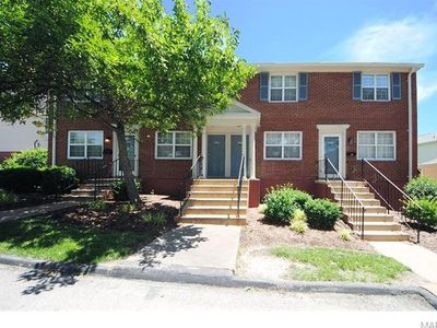 9140 Eager Rd, Saint Louis, MO, 63144