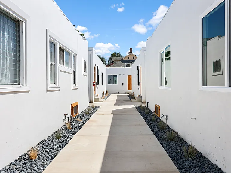 1214 S Mariposa Ave #121814 — Photo 11