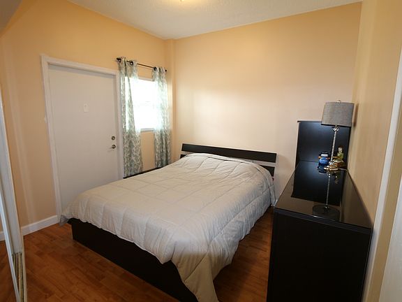 5th image of 3250 NE 28th St APT 105