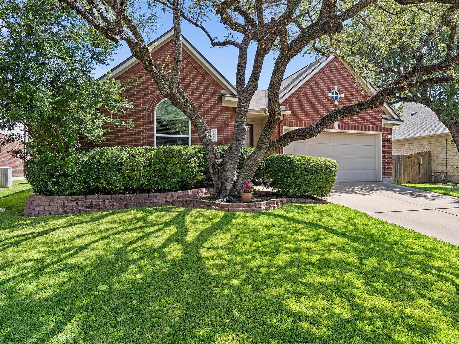 3 bed, 2.0 bath, 1887 sqft, $2,250 — Photo 4