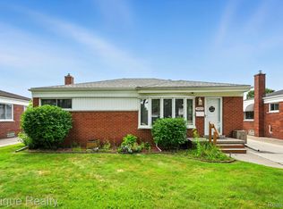 29213 Grant St, Saint Clair Shores, MI 48081