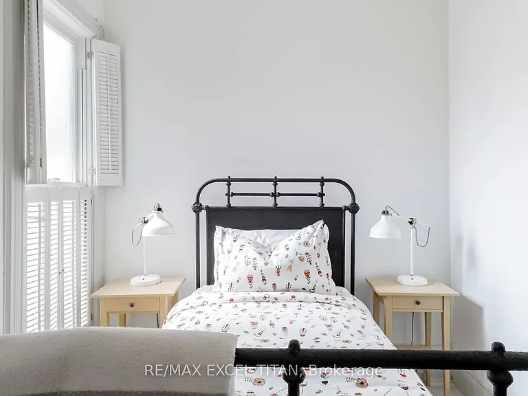 80 Willcocks St — Photo 22
