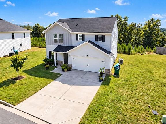 2nd image of 51 Oxford Ln