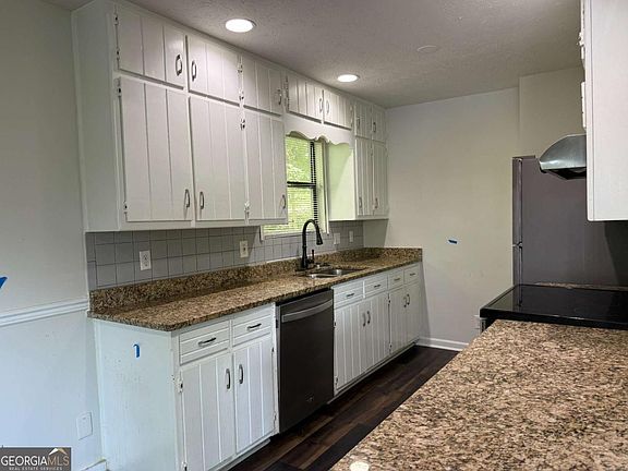 5th image of 8439 Lake Dr