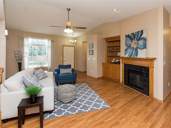 3rd image of 9513 Fir Ln