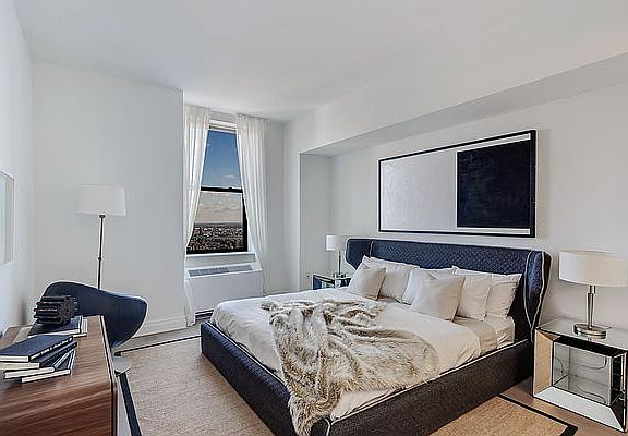 4th image of 70 Pine St Ph 5802