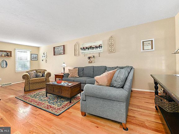 4th image of 20 Rawlings Dr