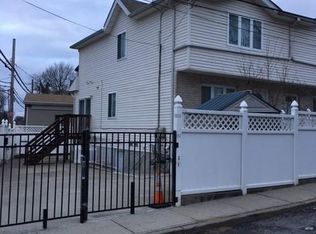 8 Towers Ln, Staten Island, NY 10314
