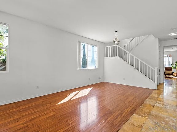 4th image of 691 Glasgow Ct