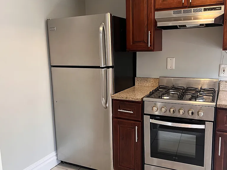 386 Lawton Ave — Photo 5