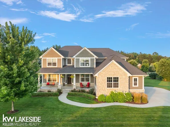 948 Watersmeet Dr, Oxford, MI 48371