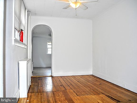 3rd image of 2009 E Cumberland St