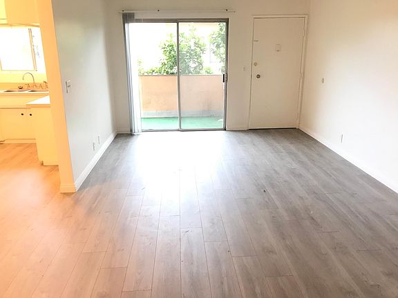 3rd image of 2102 W 157th St APT 6