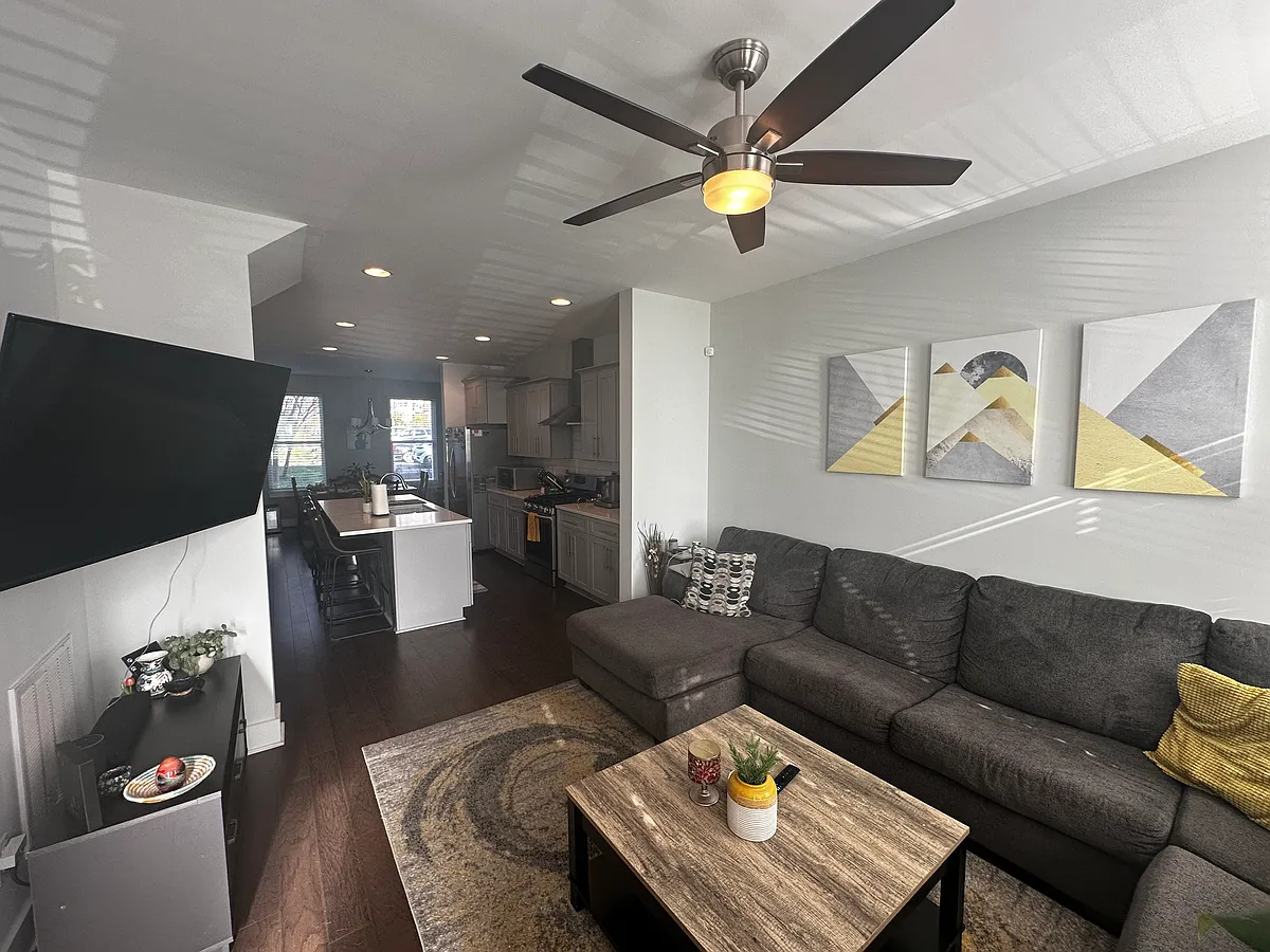 Living room - 1722 Delta Ave