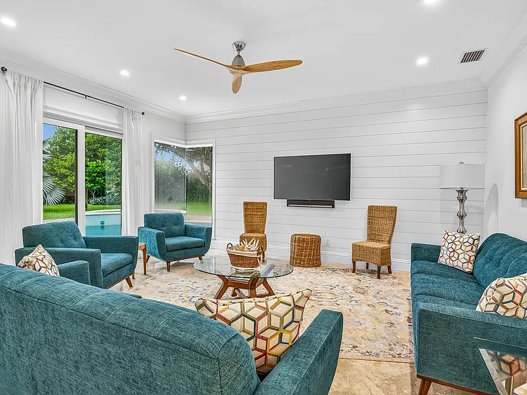 2160 Sanford Ct — Photo 9