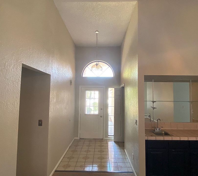 1st image of 5709 Palma Del Sol Way