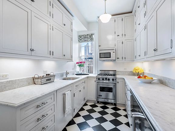 4th image of 1060 Park Ave APT 14F
