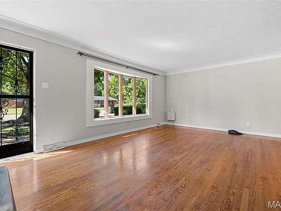 4th image of 409 W Poplar St