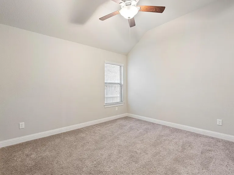 18716 Laurel Hills Dr — Photo 28