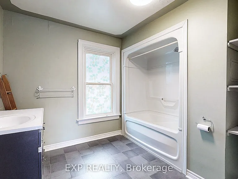 15 Colborne St E — Photo 16