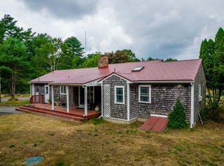 8 Gray Oaks Dr, East Freetown, MA 02717