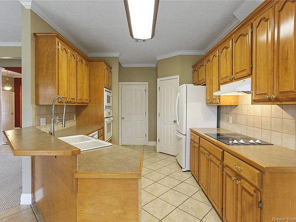 4th image of 2357 E Armand St