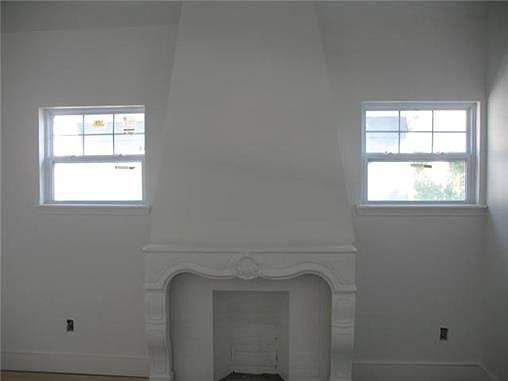 5th image of 626 W 40th St