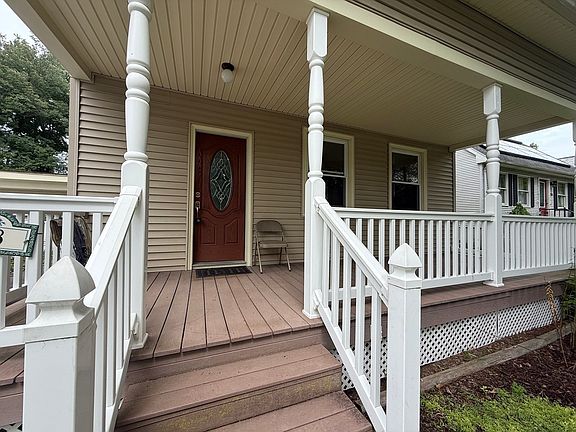 3rd image of 88 Carr Ave