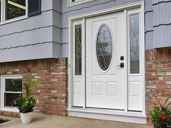 2nd image of 17 Verona Ct
