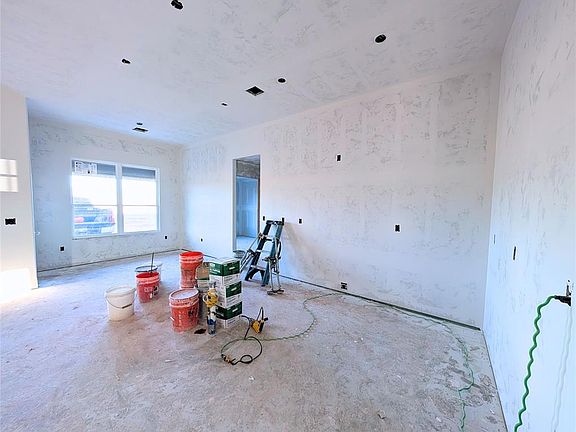 2nd image of 2200 Winter Ridge Rd