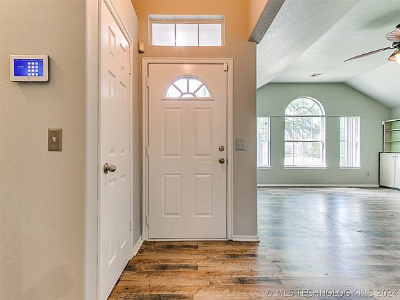 5th image of 729 SW 156th Pl