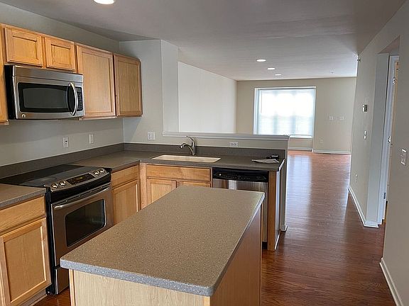 4th image of 28062 Hopkins Dr #1